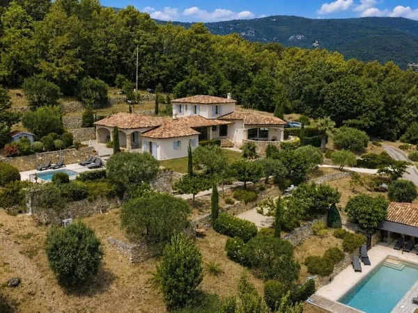 Villa 9 pièces 300 m²