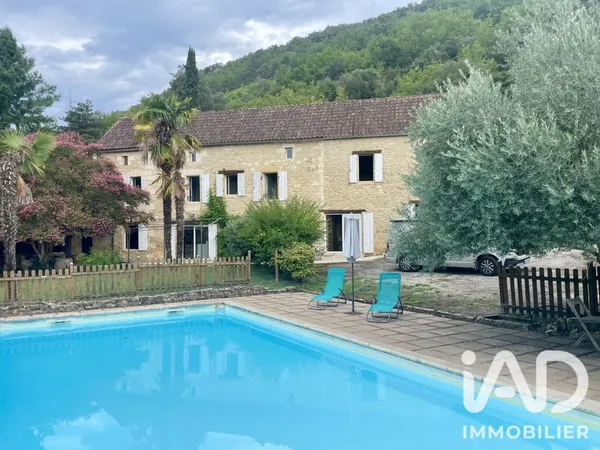 Maison 7 pièces 251 m²