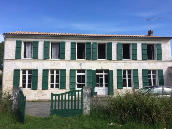 Vends maison très belle longère charentaire - 250m²