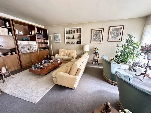 Spacieux Appartement T5 avec Terrasse et Balcon - Résidence