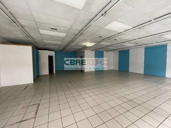 Local commercial 144 m²