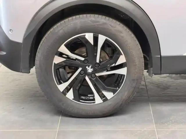 Peugeot 2008 e- 136ch gt — photo 11