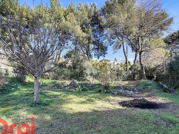 Terrain 547 m²