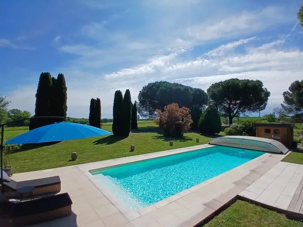 Superbe propriété de luxe avec piscine et potentiel équestre