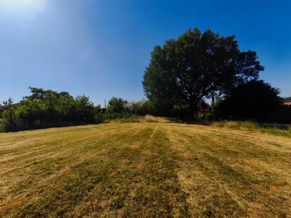 Terrain 774 m²