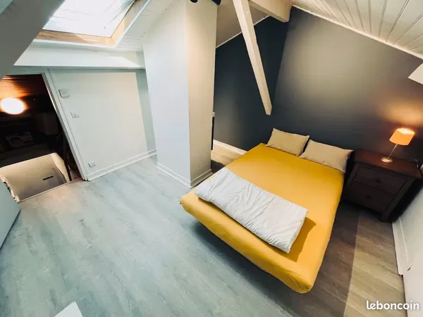 Chambre de grenier chez l'habitant