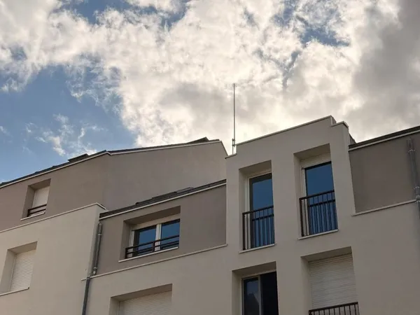 Appartement avec stationnement privatif.