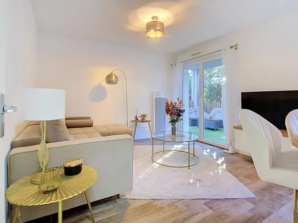 A LOUER EN EXCLUSIVITE - ROQUEBRUNE SUR ARGENS T2 MEUBLE de 43m2 environ