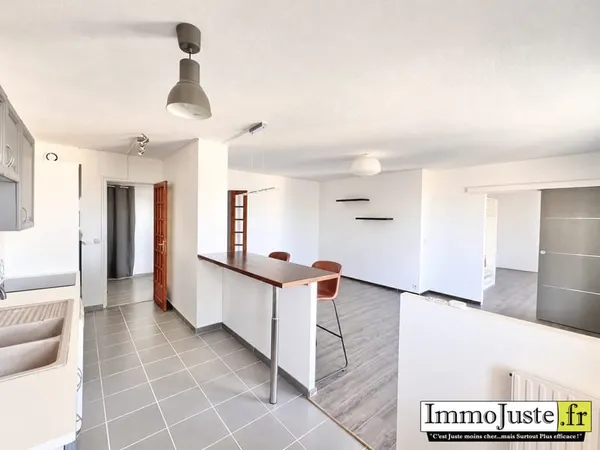 Appartement type F4 de 81m2, 3 chambres, séjour avec loggia
