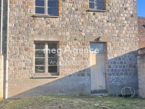 Maison avec garage, hangar et terrain clos