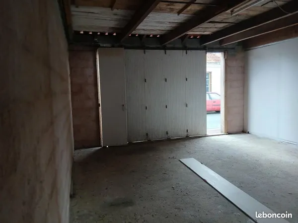 Location grand garage 35m² rochefort