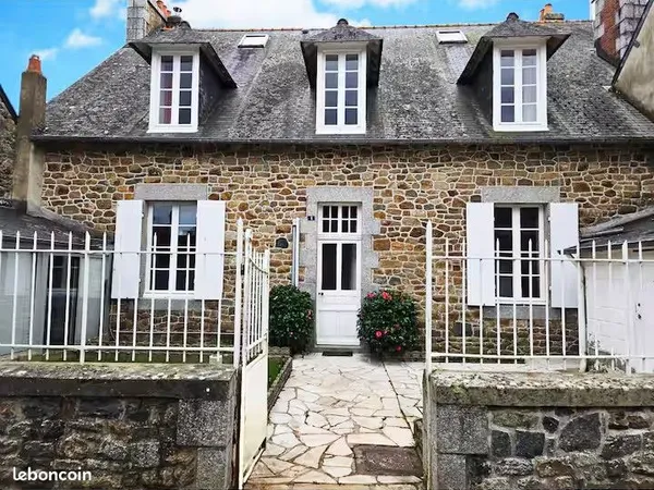 Maison 4 pièces / 2 ch / Petite cour fermée et dépendances - 149 000 Euro