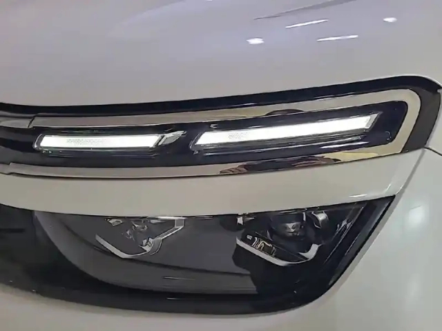 Citroën C5 Aircross hybride rechargeable 225 s&amp;s e-eat8 — photo 36