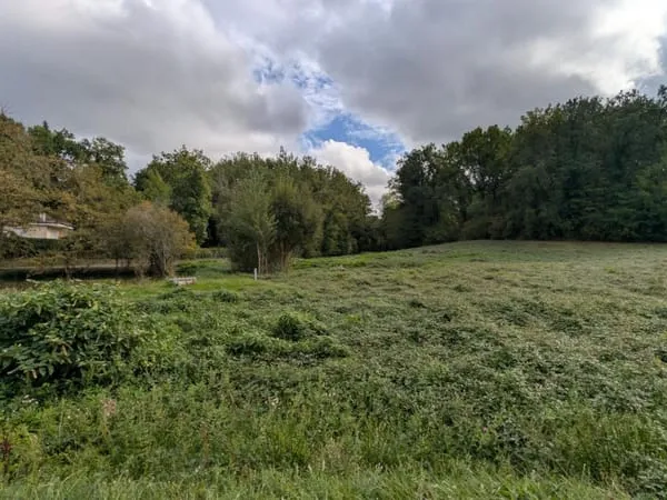 Terrain entre Mussidan et Périgueux 8400 m2