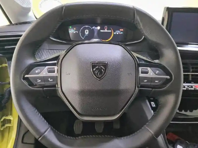 Peugeot 208 puretech 100 s&amp;s bvm6 — photo 9
