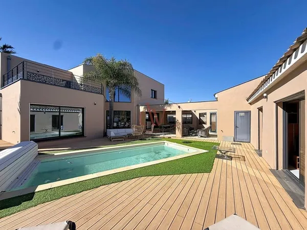 EXCEPTIONNEL - SUBLIME VILLA CONTEMPORAINE