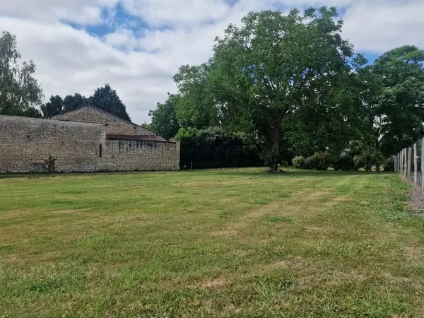 Terrain 583 m²