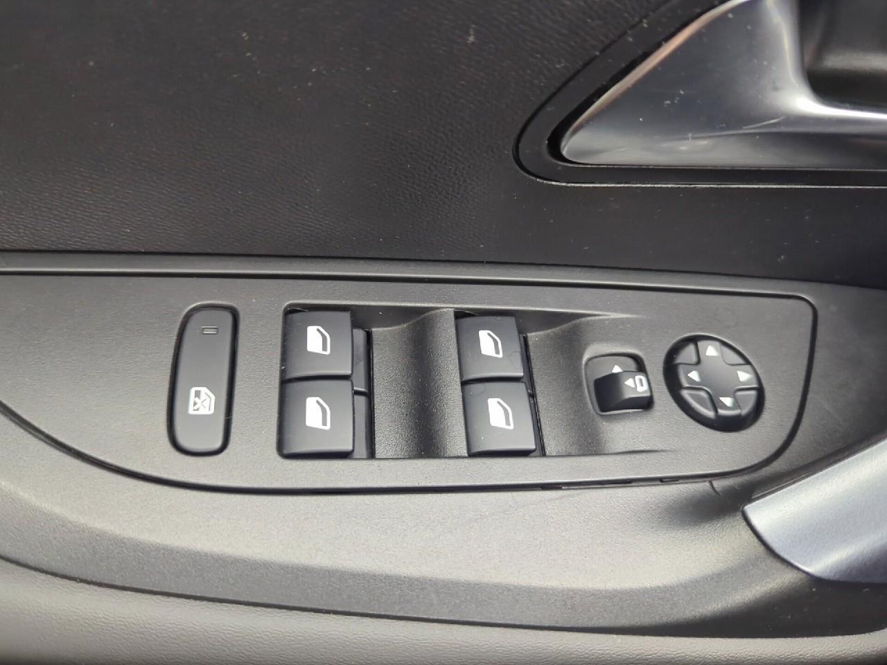 Peugeot 2008 puretech 100 s&s bvm6 allure — photo 23