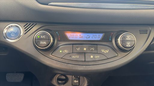 Toyota Yaris 1.5 VVT-i 100 Hybrid E-CVT - Dynamic – 2016 – 112597 km – Hybride essence – Boîte Automatique — photo 16
