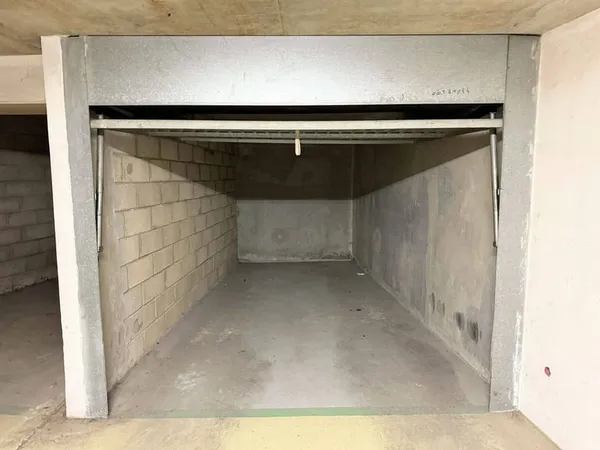 Parking 13 m²