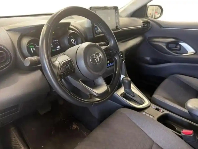 Toyota Yaris 116h design 5p mc24 — photo 14