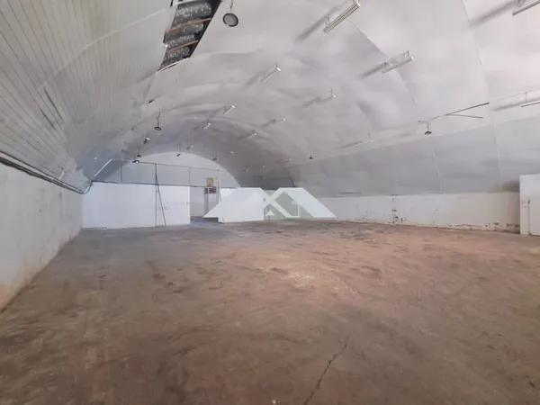 Entrepôt 568 m²  Filière Agro-Économique  Zone Pierref
