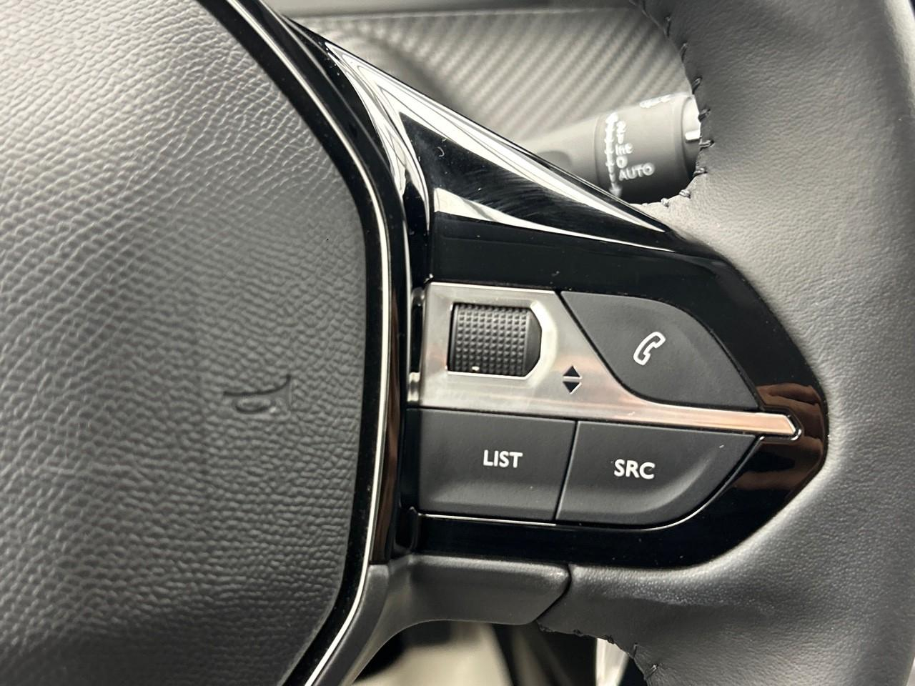 Peugeot 208 100 s&s bvm6 allure — photo 23