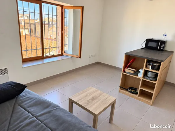 Part. Loue Joli Studio meublé CV Trets