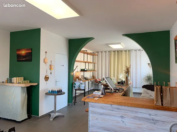 Local commercial 52 m² SAINT GUENOLE