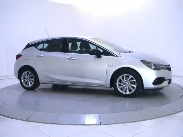 Opel Astra 1.2 turbo 110 ch bvm6 — photo 4