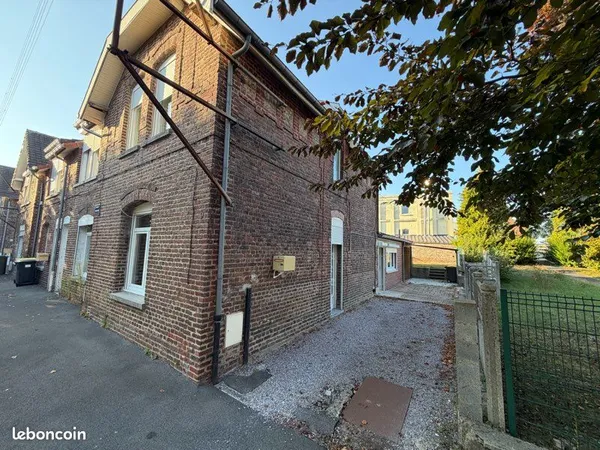 Jolie maison semi individuelle