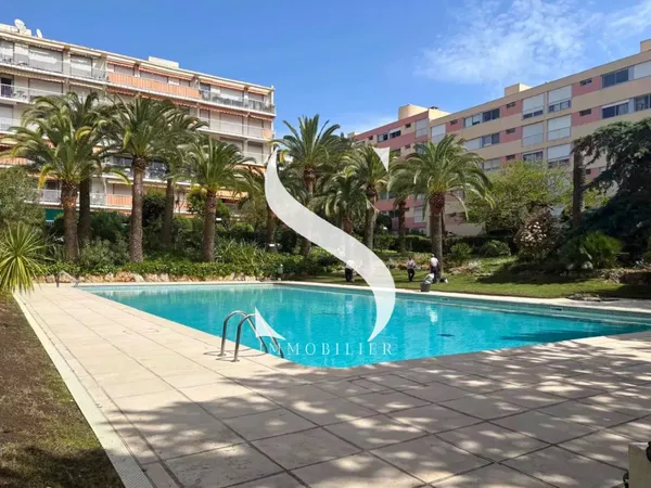 Appartement lumineux avec piscine à Vallauris