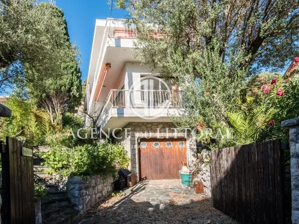 SAINT-JEAN-CAP-FERRAT - VILLA À RÉINVENTER À DEUX PAS DE LA MER