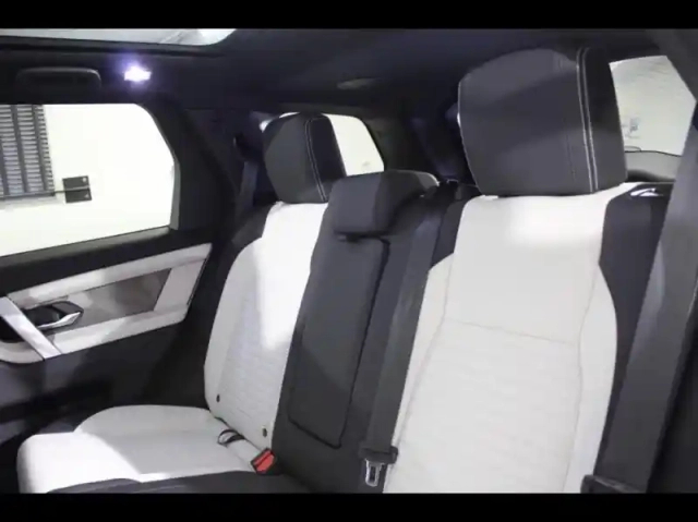 Land Rover Discovery Sport p300e r-dynamic se awd bva — photo 15