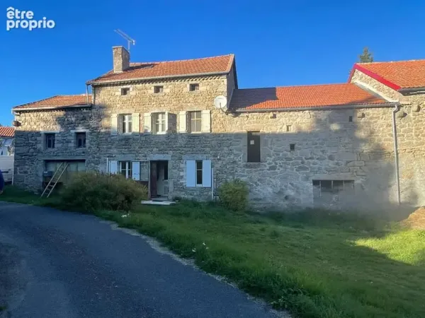 Charmante ferme en pierres apparentes à rénover en Margeride