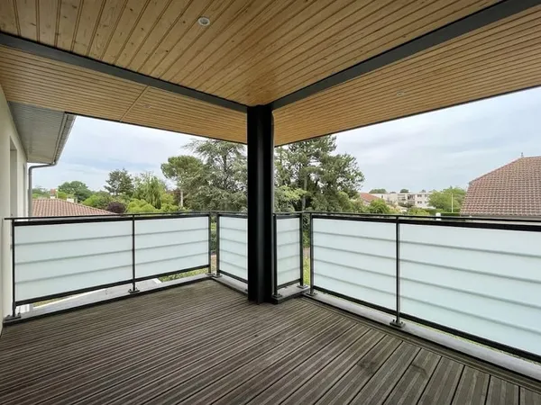 Apt récent 3 pièces 68 m2 au dernier étage d'une petite copr