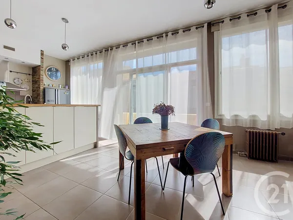 Appartement 8 pièces 186 m²