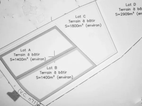 terrain a bâtir parcelle A= 1400 m²