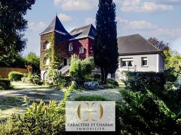 Sarlat centre. Propriété prestige. Maison principale + 4 gîtes i