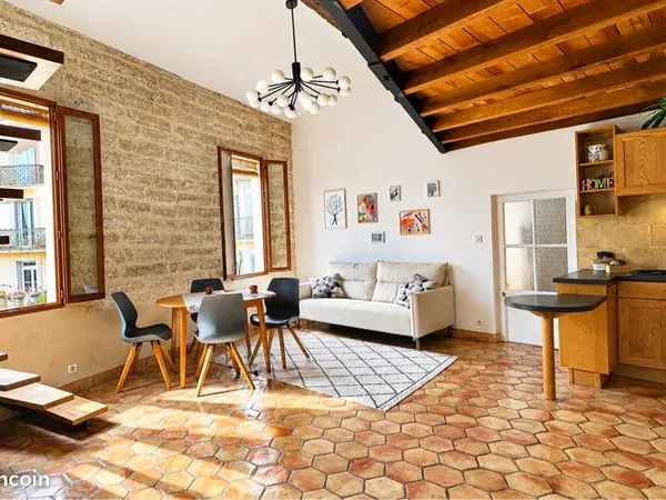 Appartement de charme entièrement climatisé - Montpellier Écusson / Saint-Pierre LOCATION TEMPORAIRE