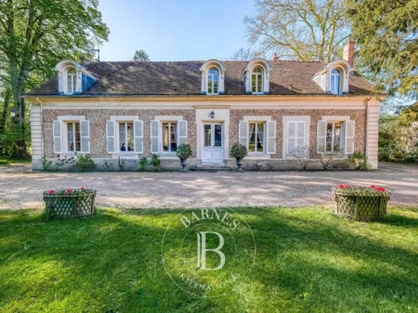 Exclusivité - Seine et Marne - Ancien relais de chasse et dépen