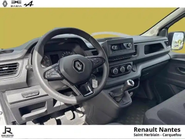 Renault Trafic fg l1h1 3t 2.0 blue dci 130ch confort — photo 2