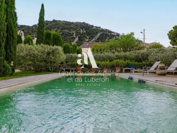 A VENDRE MAISON DE VILLAGE A ROBION-VUE LUBERON