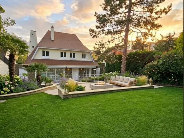 Maison 8 pièces 235 m²