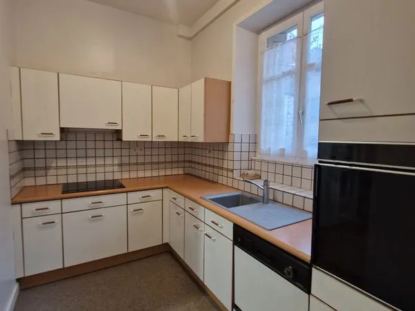 A louer appartement 100 m2 avec cave et chambre de bonne