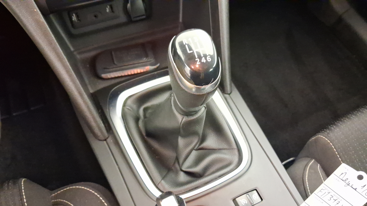 Renault Mégane IV Berline Blue dCi 115 — photo 22
