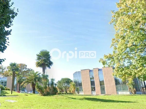 Bureau 131 m²