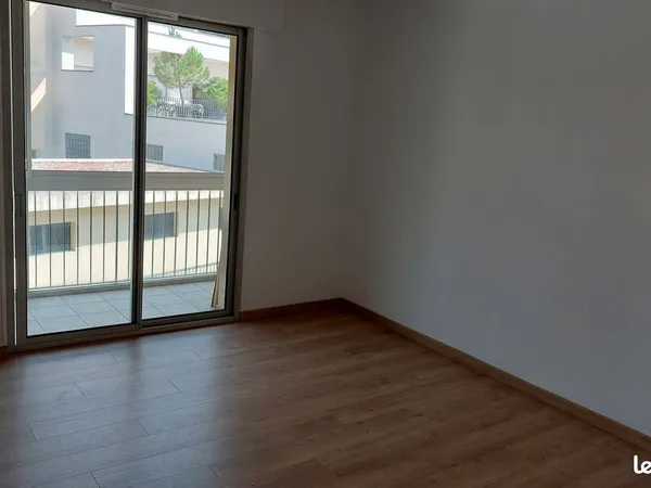 T4 Traversant, balcon plein sud, garage, cellier, rénové
