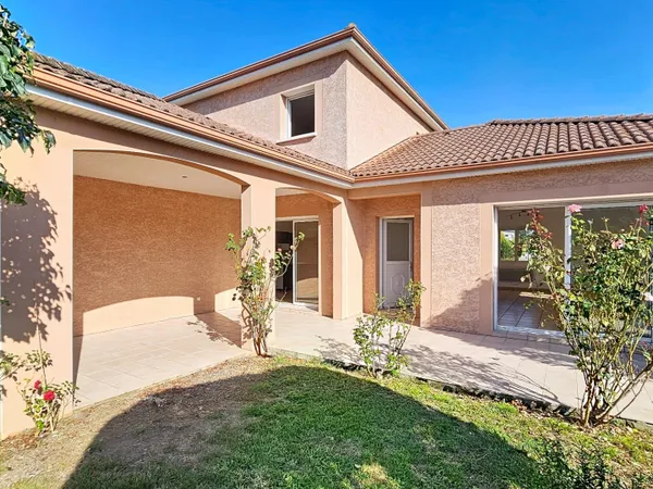 Maison à vendre 5 pièces, 4 chambres avec jardin et garage à LALOUBERE (65)