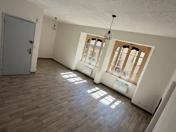 Grand studio centre-ville refait à neuf